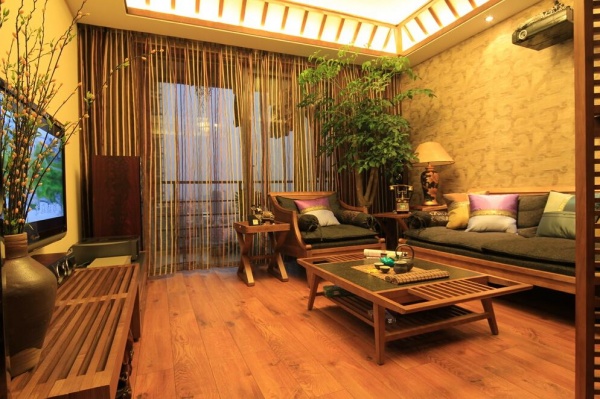 70平米东南亚原木客厅家居设计装修