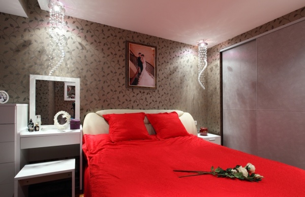 现代风格浪漫卧室设计图