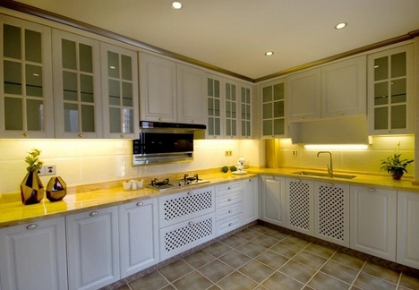 宽敞舒适的L型厨房设计，健康生活从这里开始。