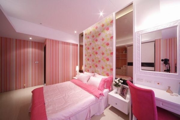 现代浪漫粉色卧室装修