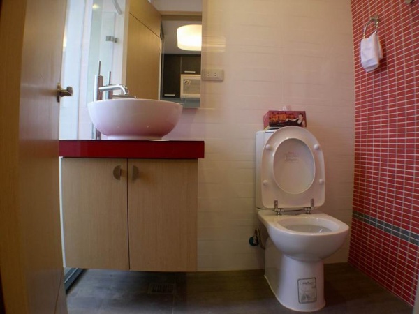 2平米现代公卫生间室内装饰图片