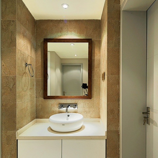 现代精致浴柜墙装修设计