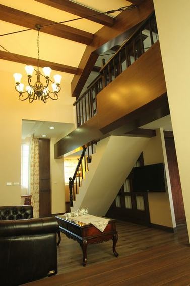 美式复古复式楼梯家装图片