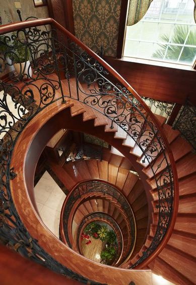 欧式古典旋转楼梯装饰效果图