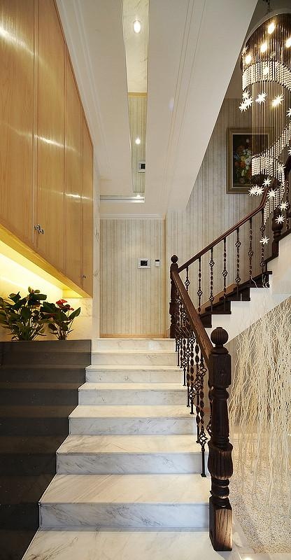 新古典主义排屋楼梯装修案例