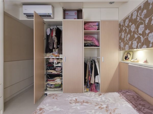 现代日式卧室衣柜装修效果图