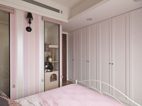 现代风格卧室衣柜设计装饰效果图
