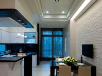 现代家庭三居家装设计效果图