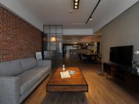 家居后现代设计两室两厅效果图