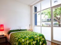 鲜艳色彩混搭三居装修案例