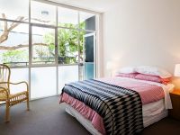 鲜艳色彩混搭三居装修案例