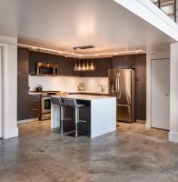 现代工业风挑高客厅装修