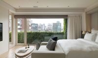 现代卧室落地窗户室内设计效果图