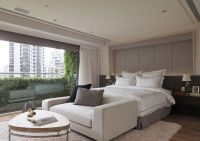 现代卧室落地窗户室内设计效果图