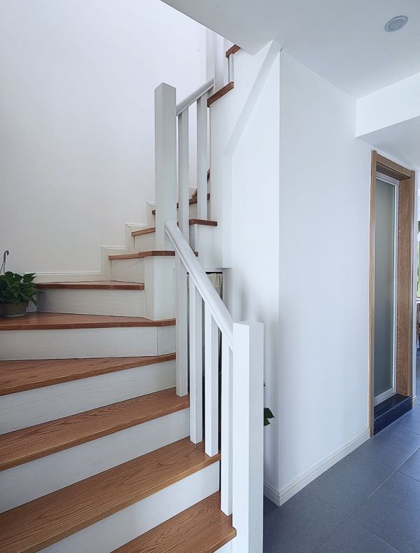 北欧简约风格室内楼梯设计效果图