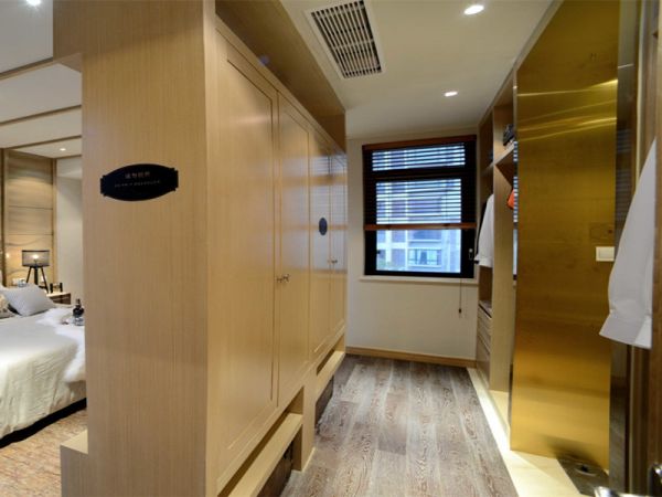 高端新田园精装修衣帽间