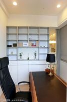 轻浅调性的现代风格阳台效果图