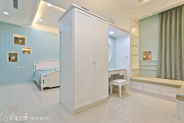 蓝与白的地中海隔断图