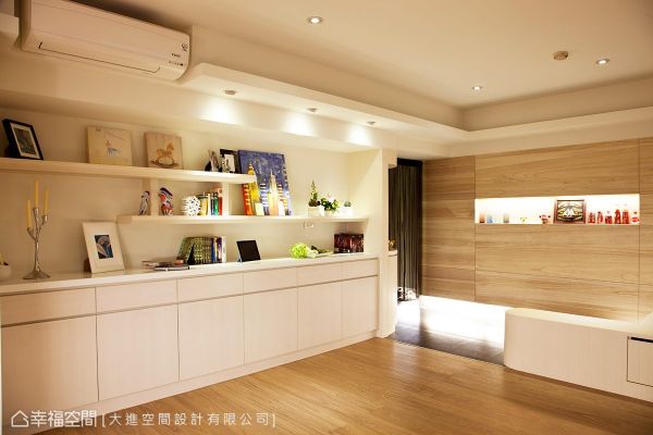 裸色北欧玄关图