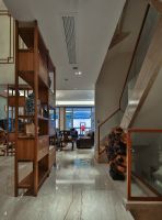 中式原木风格博古架效果图