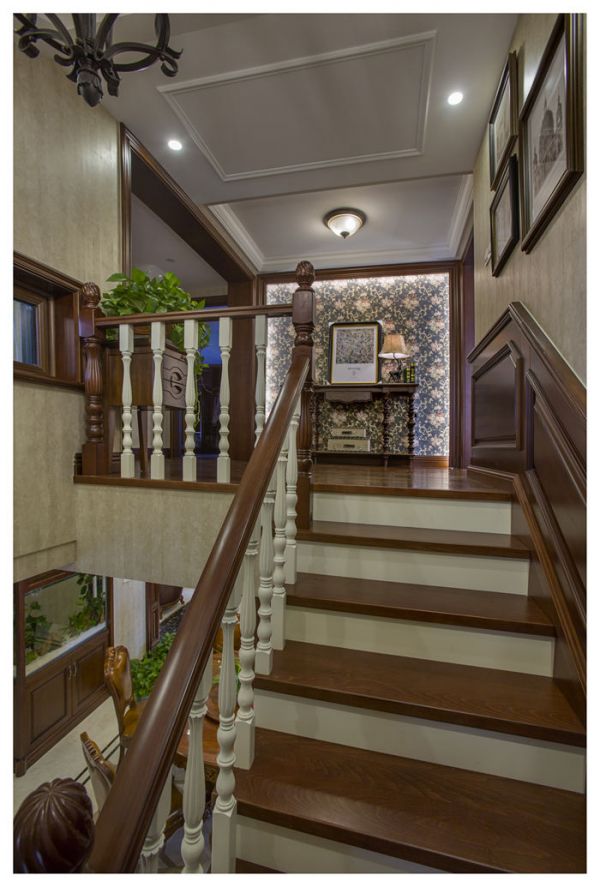 美式新古典楼梯家装效果图