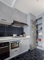 明深色背景墙色调和线条搭配温馨有质感的软装，