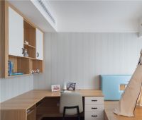 不拘泥于一种风格，在色彩上没有选择饱和度高的