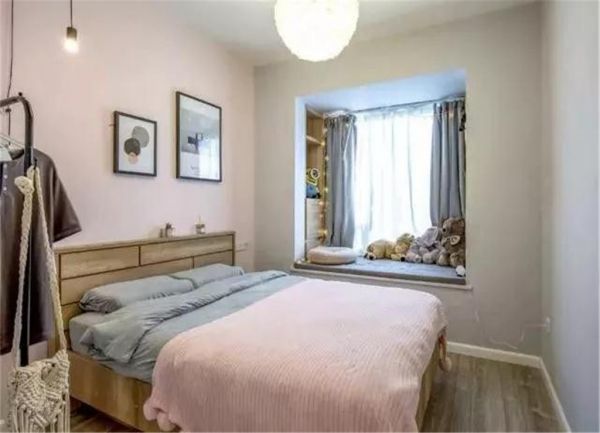 67平小户型二居室，粉色的卧室墙面真浪漫