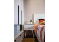 暖色调和原木风的设计，让这个小户型变得更加温