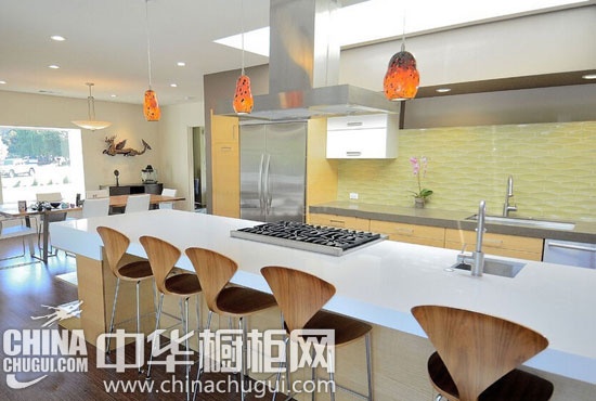 向厨房背景墙要清爽空间 淡淡柠檬色打造漂亮厨房 开放式厨房橱柜