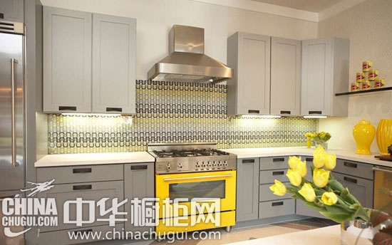 向厨房背景墙要清爽空间 淡淡柠檬色打造漂亮厨房 开放式厨房装修效果图
