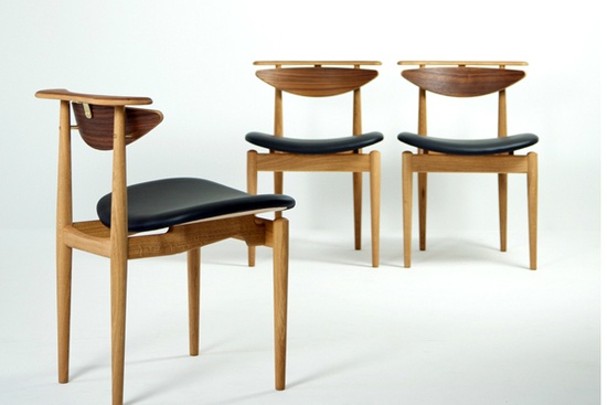 阅读椅（Reading chair）就像 Finn Juhl 大部分的设计，除了舒适，也能以不同坐姿「坐」在单椅上。不管你是靠着、坐着，或是把书本放在椅背架上都没问题！（Photo Credit：Onecollection）