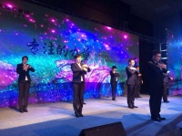 迎着风，看潍坊简一搏击长空