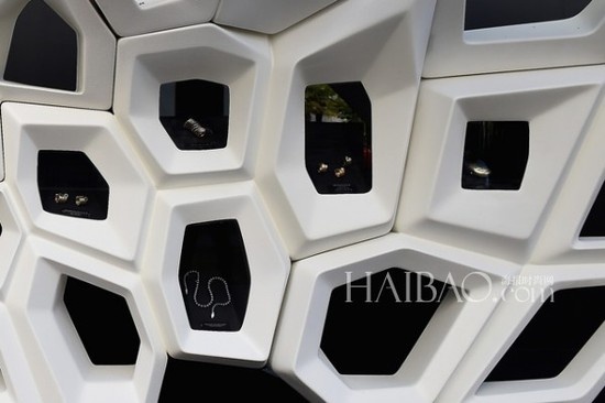 扎哈·哈迪德携宝格丽 Serpenti系列作品参加2015米兰设计周