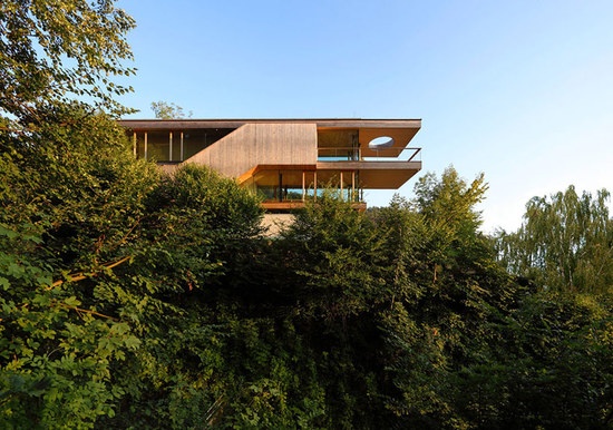 elmar ludescher 建筑事务所设计眺望山谷的住宅