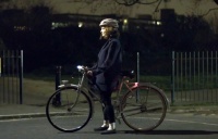 喷涂沃尔沃超反射自行车喷雾 lifepaint ，让你立马变身“夜行侠”