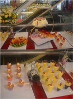 一箭倾城惠万家   万人转身抢箭牌