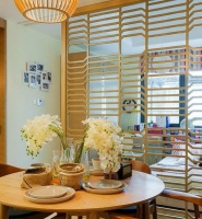 原色木质打造的舒适自然紧凑型公寓家装效果图