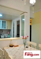 88平小户型婚房厨房巧设计 开放式玻璃实用又美观