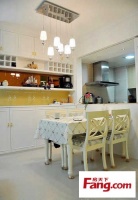 88平小户型婚房厨房巧设计 开放式玻璃实用又美观