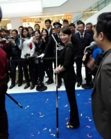 潘晓婷现身西安欧洲之星旗舰店 女神引围观