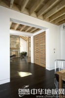 古朴文艺深色地板 打造空间雅致格调