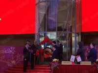 北京家具第一股曲美家具顺利上市敲钟