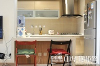 60平米小户型的春天 简洁淡雅的吧台橱柜