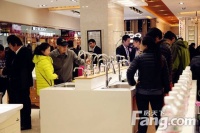 九牧第三代新品青岛遵义发布  可喝的马桶水震惊全场