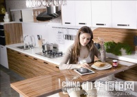 黄檀木色VS黑檀木色 原色橱柜诉说年轮的故事