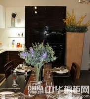 黄檀木色VS黑檀木色 原色橱柜诉说年轮的故事