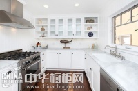 梦想中海景房装修 白色基调橱柜设计与海洋最搭