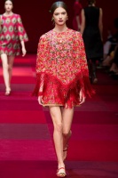 跟米兰时装周学设计，红色家装展现性感魅惑