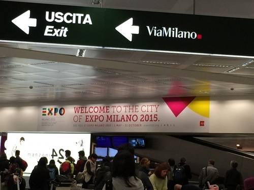米兰马尔彭萨机场入口——米兰世博欢迎标志